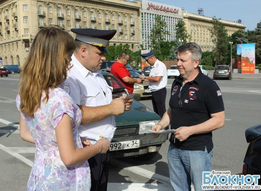 Волгоградские автоинспектора пообщались с автолюбителями