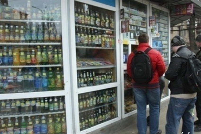 Под Волгоградом киоскерша продала подростку 1,5 литра алкоголя