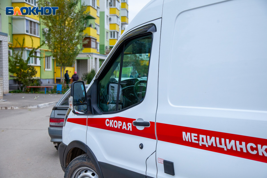 30-летняя девушка выпала из окна в Волжском