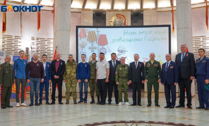 Волжане побывали на награждении бойцов, вернувшихся с СВО