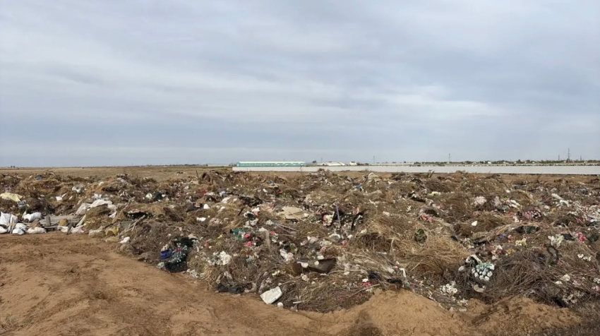 В Волжском незаконная свалка испортила почти 2,7 тысячи квадратных метров почвы