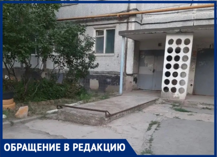 30 лет без ремонта: жители дома в 18‑м микрорайоне Волжского бьют тревогу из‑за непроходимой дороги