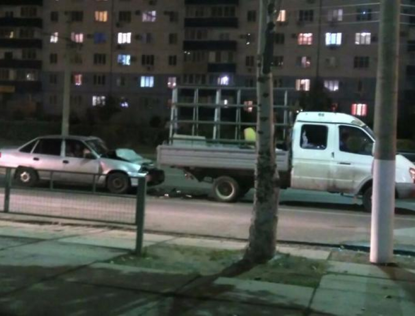 Пассажирка грузовой «Газели» пострадала во время столкновения с «Дэу» в Волжском
