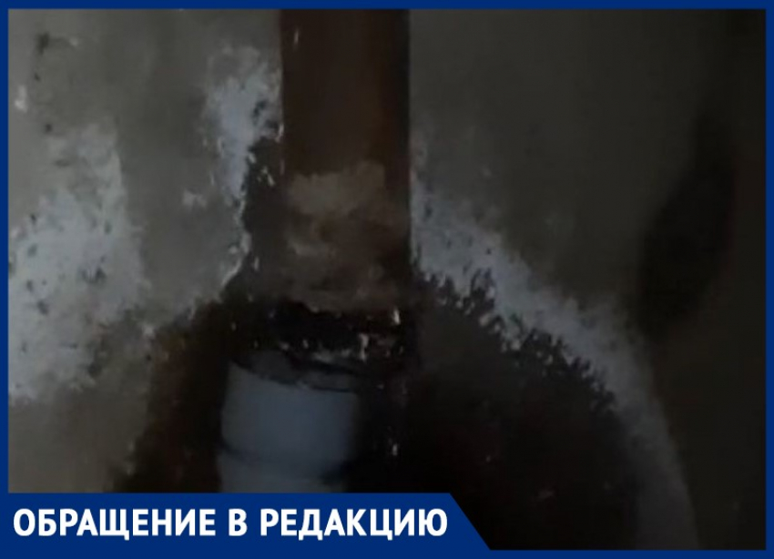 «В подвале происходят ужасные вещи», - волжанин о канализации в многоквартирном доме