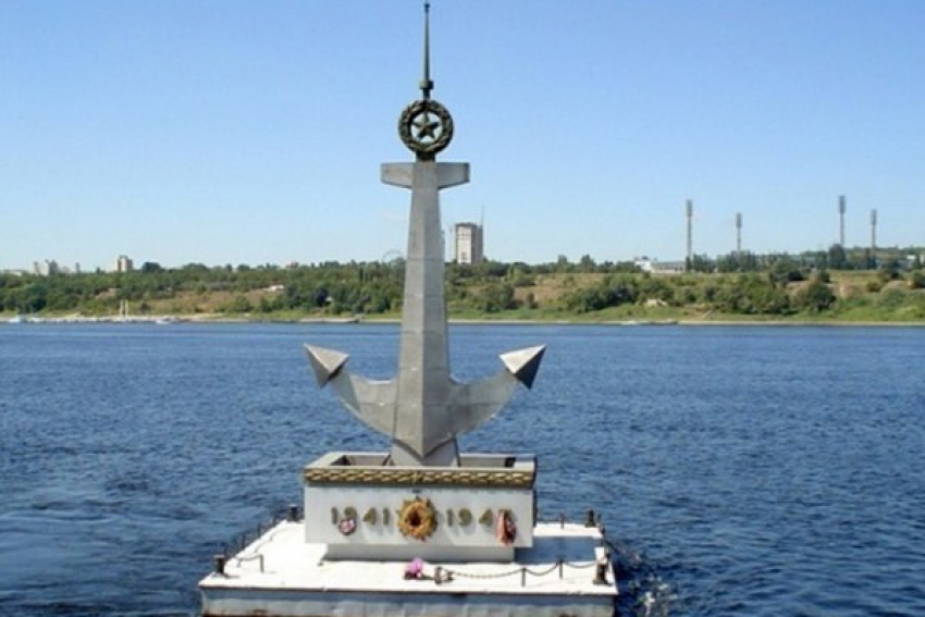 В Волгограде памятник речникам установили на новом месте