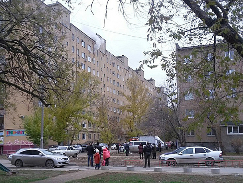Сильный пожар уничтожил квартиру в девятиэтажке Волжского