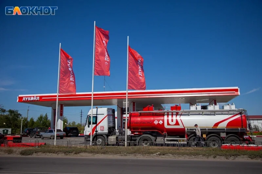 В Волжском снова выросли цены на бензин