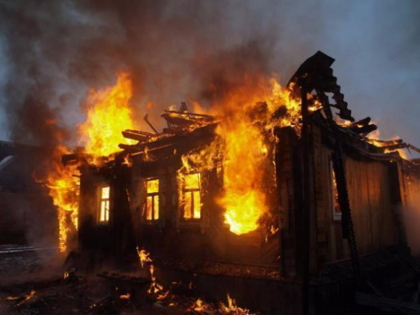 58-летний мужчина заживо сгорел на даче в Волжском