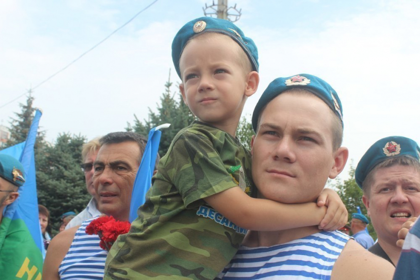 В праздновании Дня ВДВ в Волжском приняли участие юные рукопашники