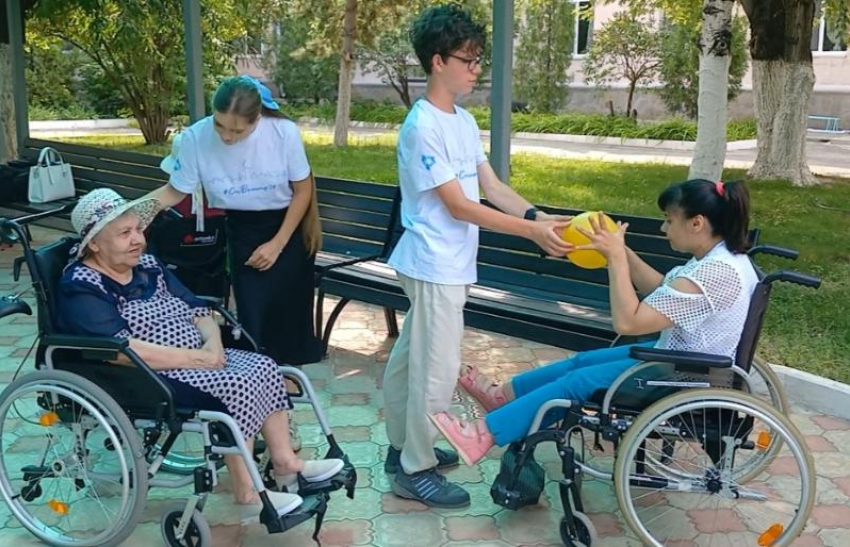 «Человеку нужен человек!» Внешнее волонтёрство - пространство радости и общения для проживающих отделения интенсивного ухода Волжского ПНИ