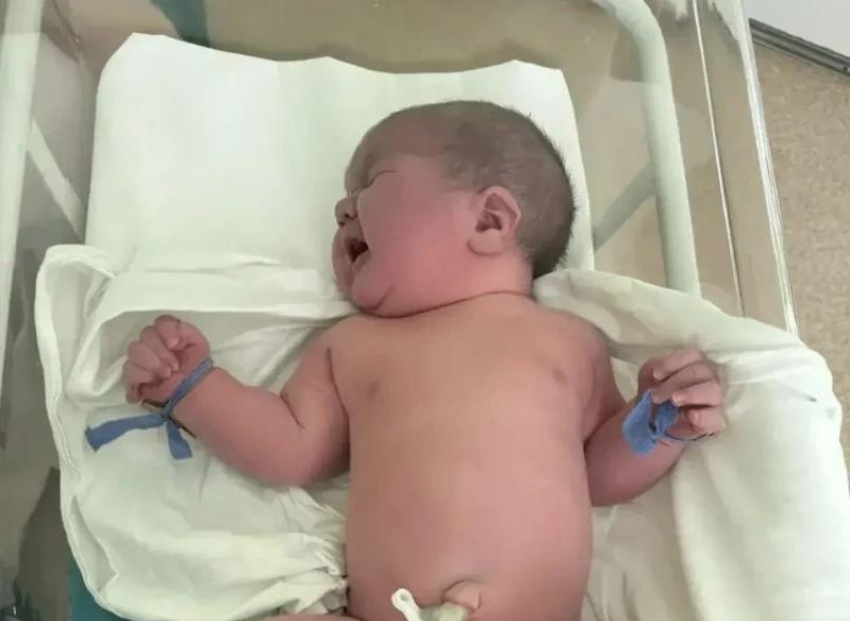 В Волжском родился малыш весом более 7 килограммов