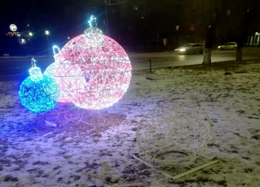Снеговик провел ночь в полиции: следствие разбирается в новогодней краже в Волгограде
