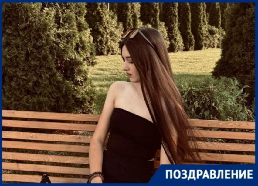 Семья и крестные поздравляют Котенка с днем рождения!