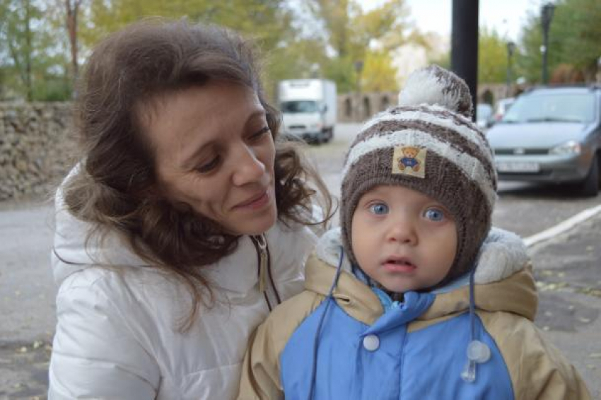 В Волжском многодетной беженке из Донецка отказывают в важной операции на сердце её годовалому сыну