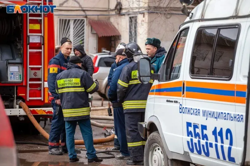 В Волжском потушили пожар в жилом доме