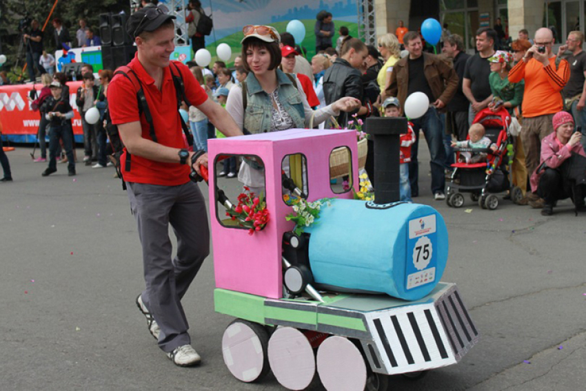 Волжские семьи готовят креативные коляски