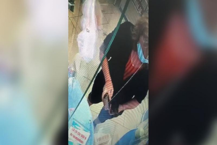 Подозреваемую в краже телефона разыскивают в Волжском: женщина попала на видео