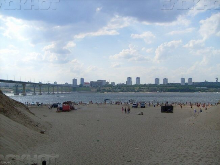 32-летняя волгоградка утонула на пляже хутора Бобры
