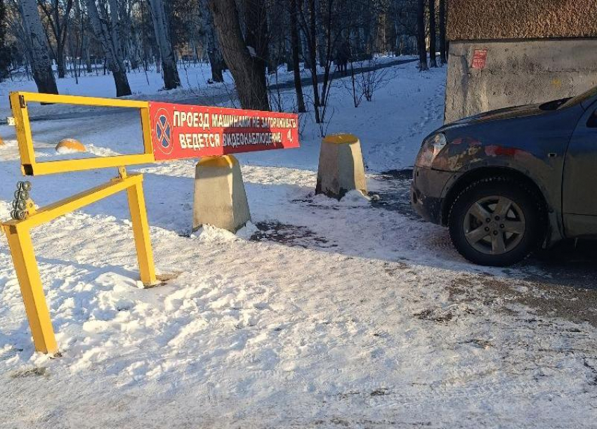 В Волжском снесут шлагбаум после обращения в редакцию Блокнота