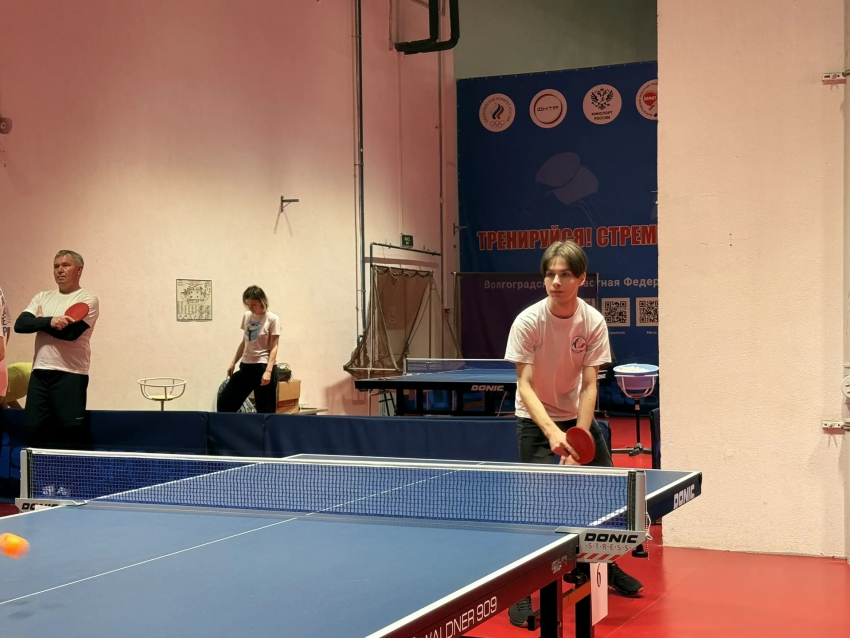 Настольный теннис объединил волжских судей и студентов 