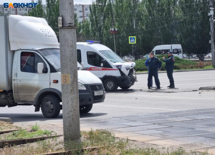 Авто оказалось «депутатским»: стали известны подробности аварии со скорой помощью в Волжском