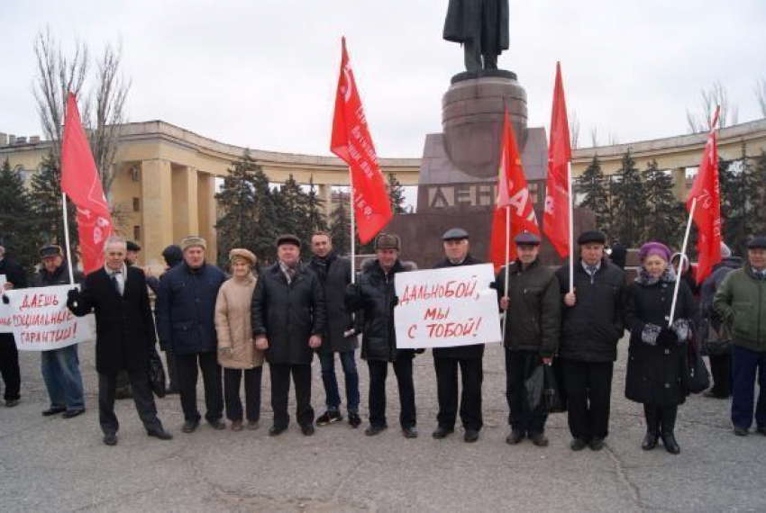 Волгоградские коммунисты считают, что «Платон» должен уйти вместе с Правительством 