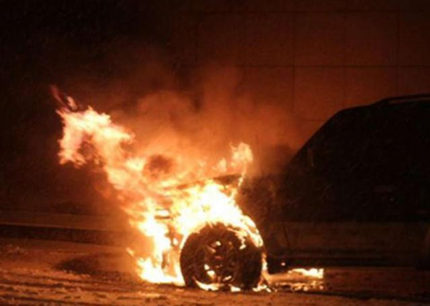 В Волжском ночью сгорел «Мицубиси"