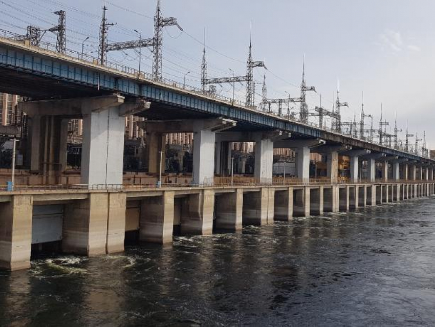 Волжская ГЭС увеличивает сброс воды 