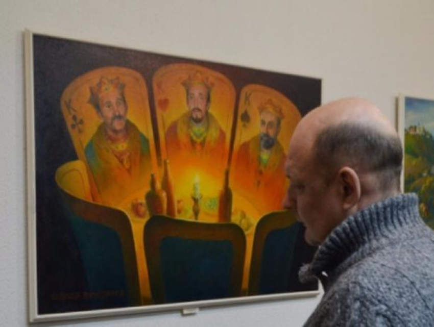Живописно-скульптурная выставка в сатирическом стиле открылась в Волжском