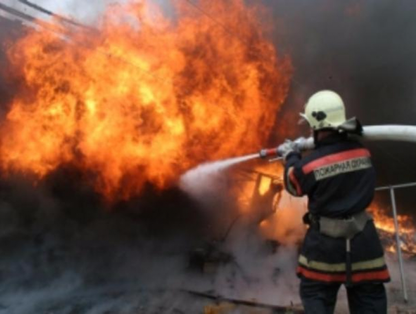 Двое мужчин серьезно пострадали при пожаре в Волжском