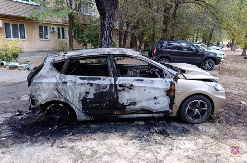 В Волжском расследуют поджог автомобиля «Хендэ Солярис»