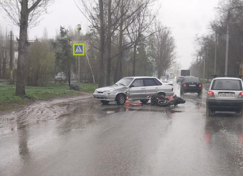 Стало известно о состоянии мотоциклиста, пострадавшего в ДТП в Волжском