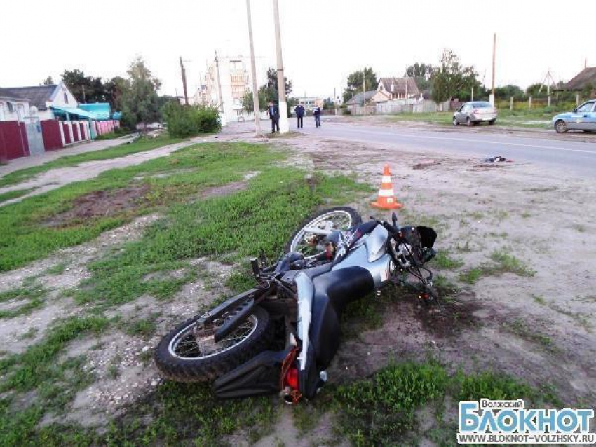 В Волгоградской области мотоциклист врезался в опору ЛЭП