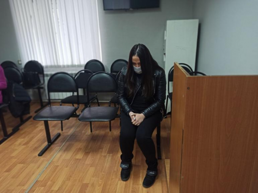 В Волгограде суд назначил ограничения для сестры убийцы из-за конфликта в родительском чате