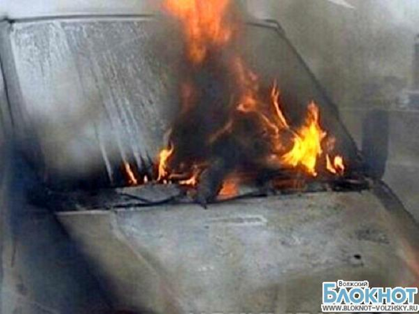 В Волгоградской области сгорел автомобиль