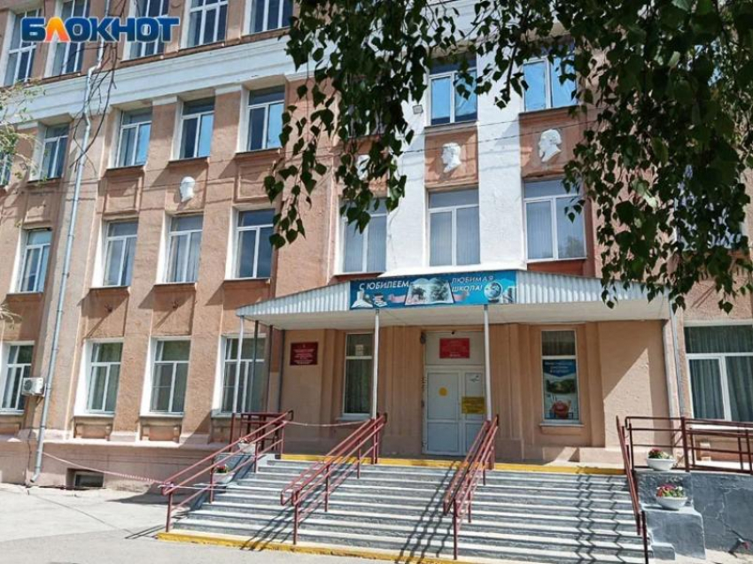 Волжским выпускникам запрещают вальсировать под англоязычные песни