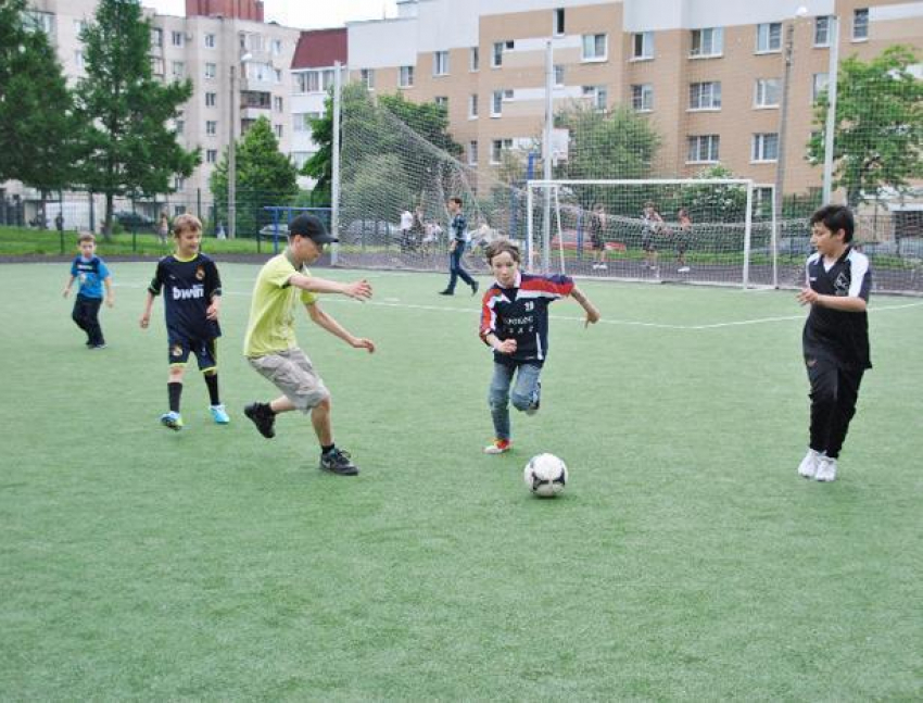 Лучшее детям: четыре юные футбольные команды Волжского решили отправить на громкий матч в Ростов