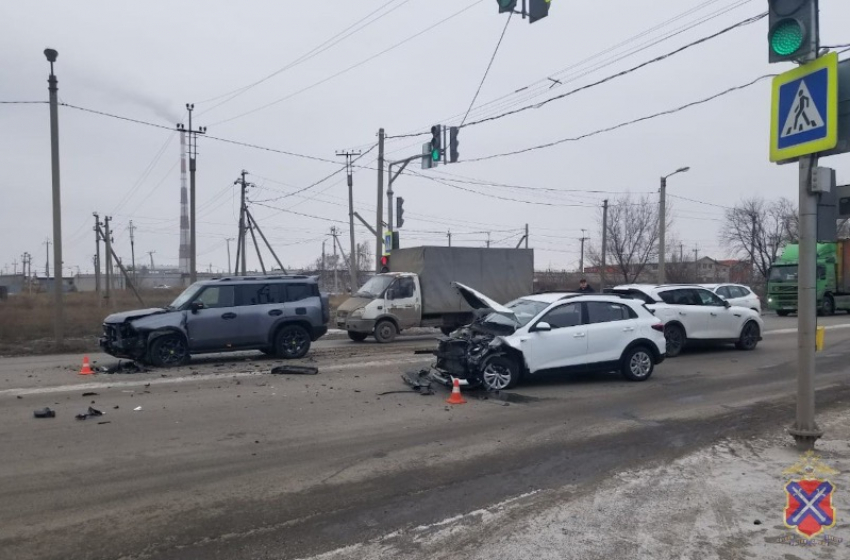 В Волжском произошло ДТП: один из участников доставлен в больницу