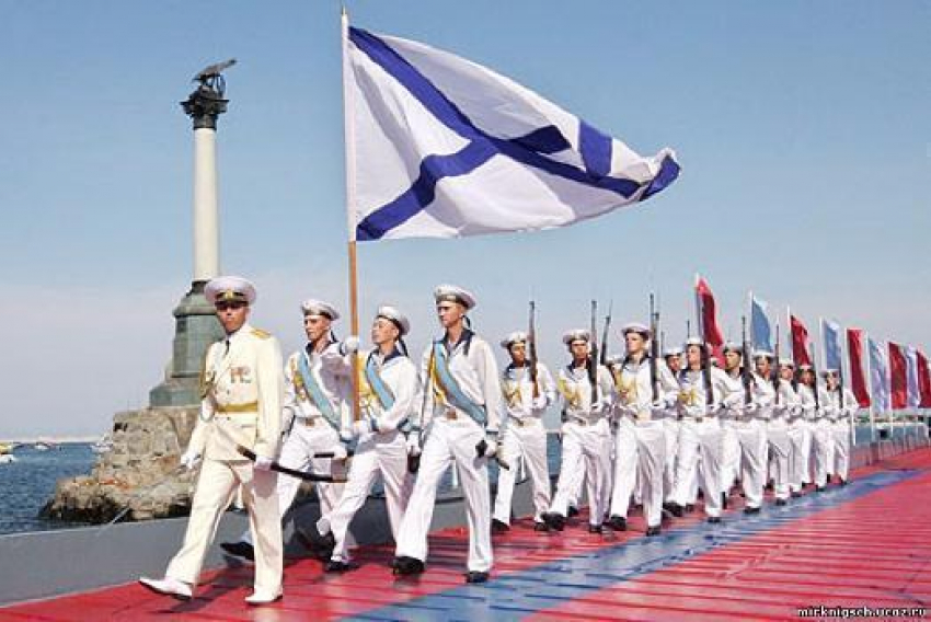 Волжане и жители страны отмечают День военно-морского флота