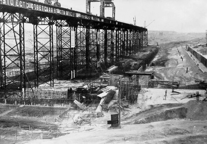 За неделю до остановки реки: 68 лет назад госкомиссия приняла Волжскую ГЭС к затоплению
