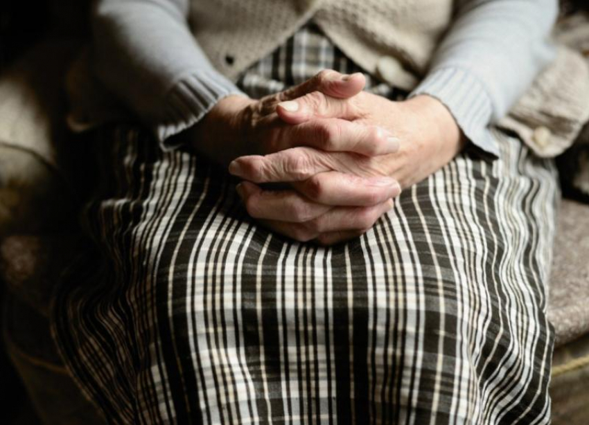 Волгоградцы избили пенсионерку палкой: женщина скончалась