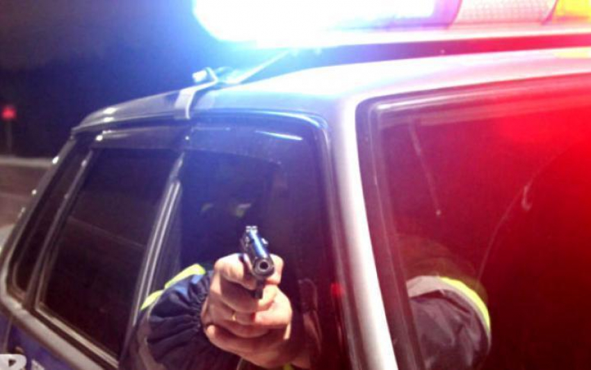 Под Волгоградом полицейский обстрелял машину нарушителя