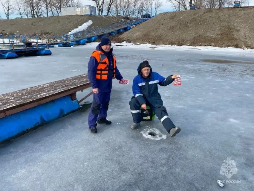 Рыбалка ценой в жизнь: МЧС Волгоградской области предупреждает о смертельной ловушке на льду