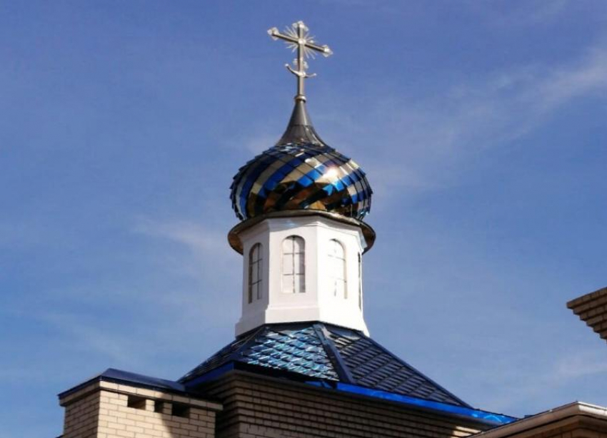 В Калачевском благочинии состоялось освящение крестов Введенского храма