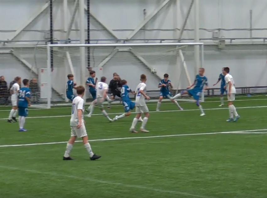 В Волжском стартовал футбольный турнир среди юношей