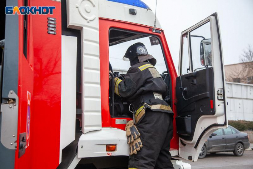 Деревянная баня сгорела в селе под Волжским 