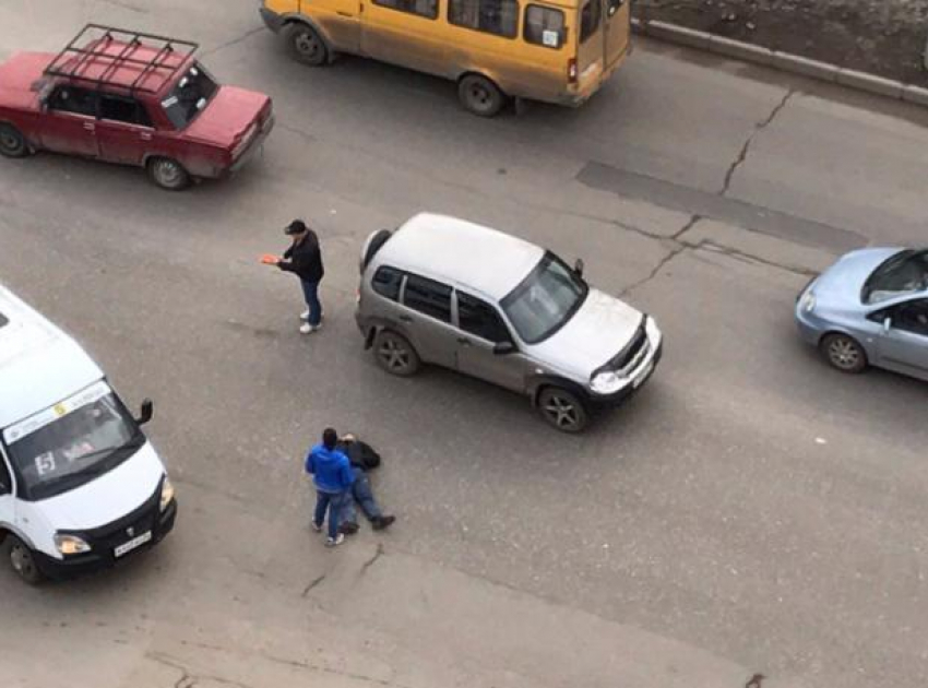 Пенсионер в Волжском попал под колеса «Нивы Шевролет» на пешеходном переходе