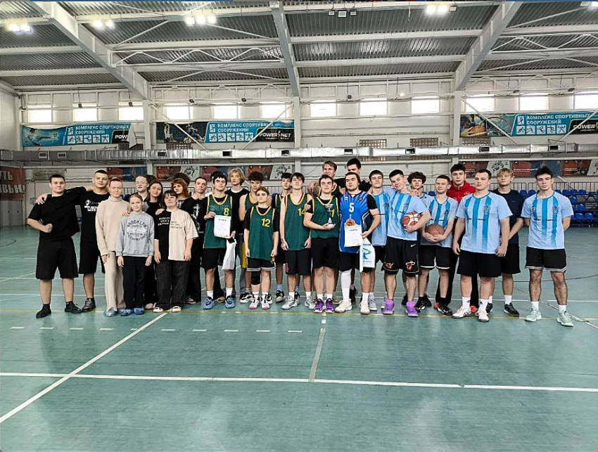 Студенты Волжского поборолись за спортивный трофей на баскетбольной площадке