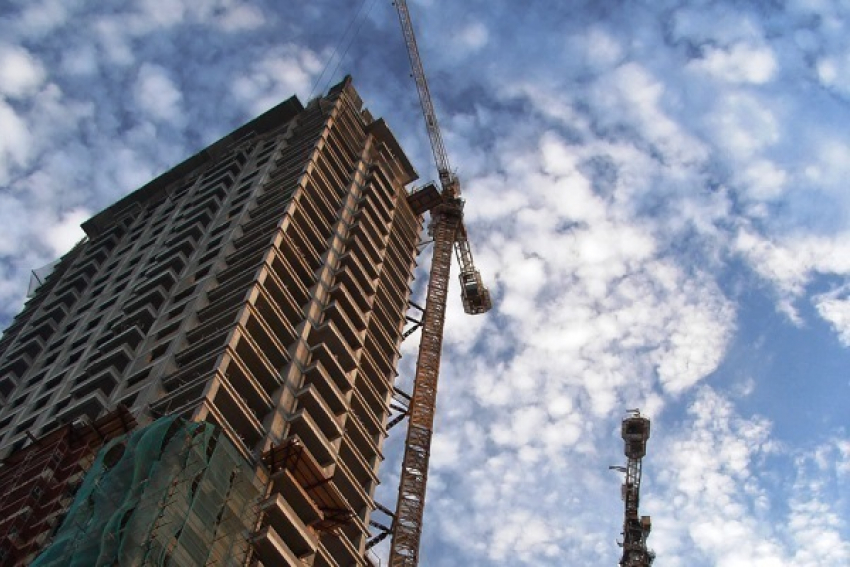 В Волжском оштрафовали застройщика за незаконное возведение многоэтажки