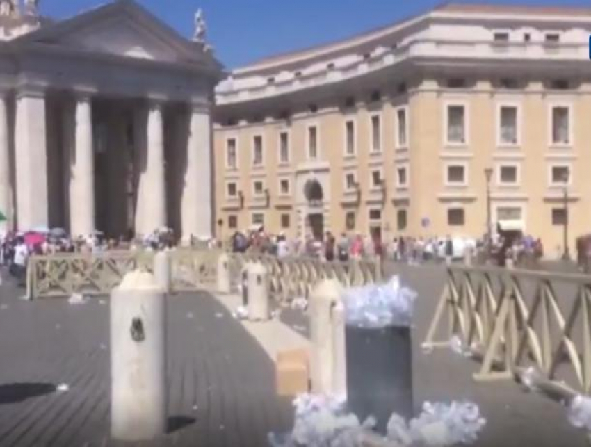 После молитвы туристы оставили горы мусора в Ватикане, - волжанка